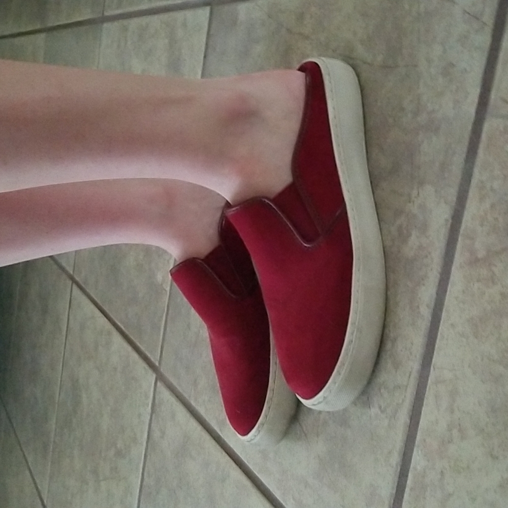 Used and Well-Worn Women's Faux Fur Insole Slip-on Flats Size 6
